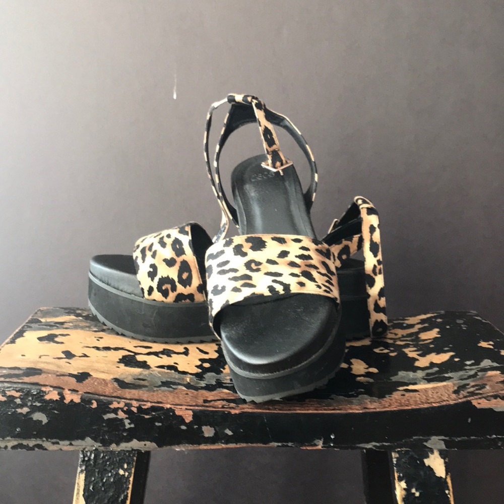 Flatform sandals